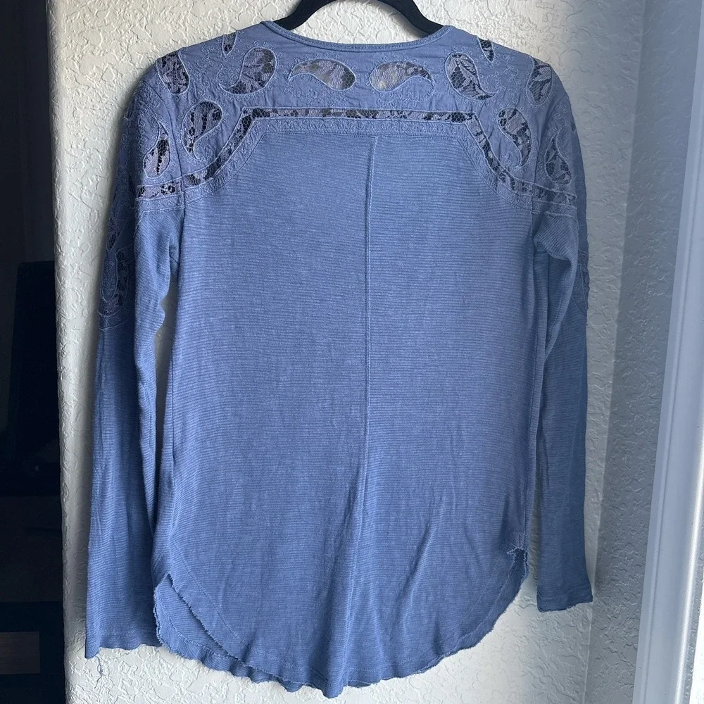 Free People XS Blue Henley Lace-up Long Sleeve Paisley Shirt Top Peasant Boho‎
